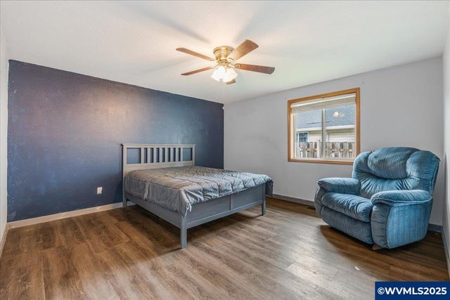 2367 Dorsey Dr, Hubbard, OR 97032