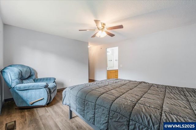 2367 Dorsey Dr, Hubbard, OR 97032