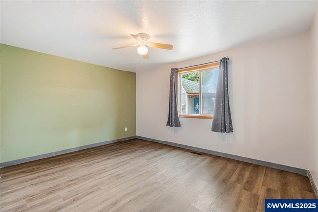 2367 Dorsey Dr, Hubbard, OR 97032