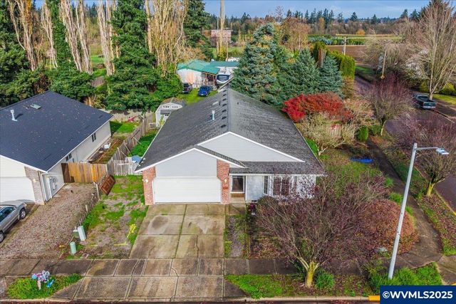 2367 Dorsey Dr, Hubbard, OR 97032