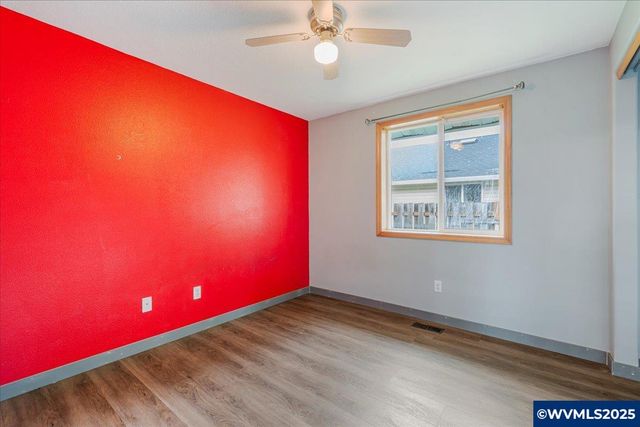 2367 Dorsey Dr, Hubbard, OR 97032