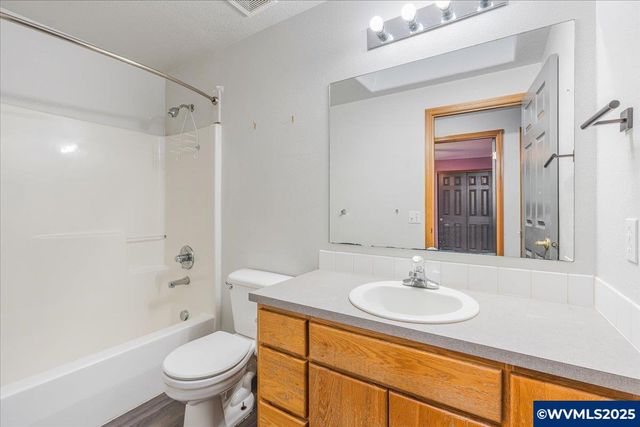 2367 Dorsey Dr, Hubbard, OR 97032