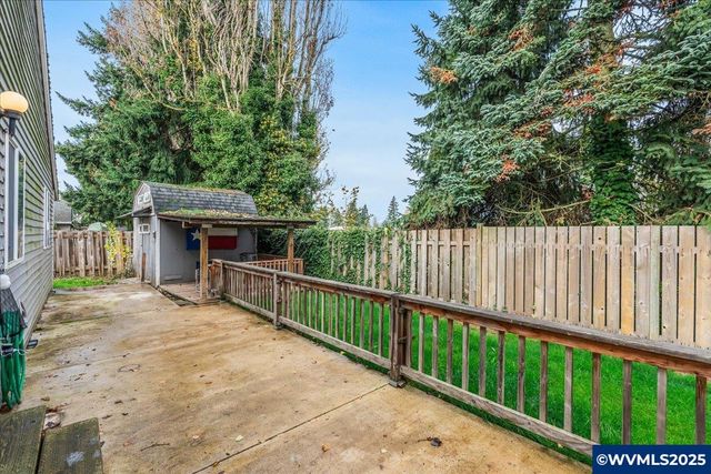 2367 Dorsey Dr, Hubbard, OR 97032