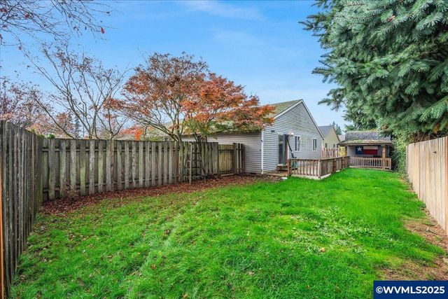 2367 Dorsey Dr, Hubbard, OR 97032