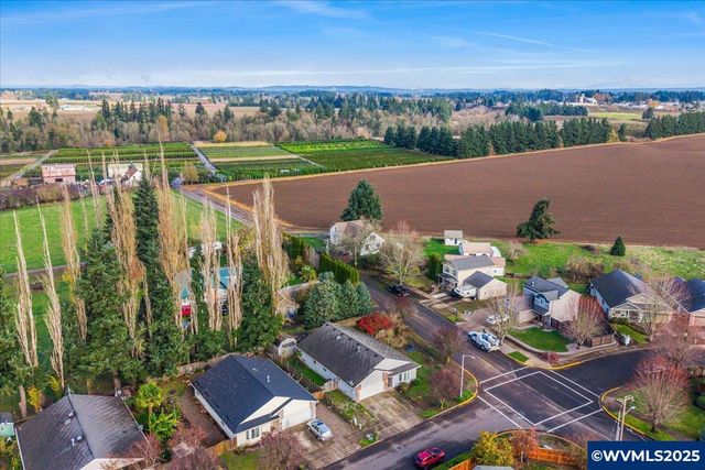 2367 Dorsey Dr, Hubbard, OR 97032