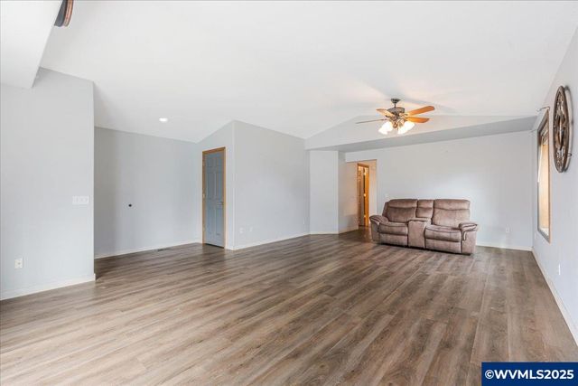 2367 Dorsey Dr, Hubbard, OR 97032