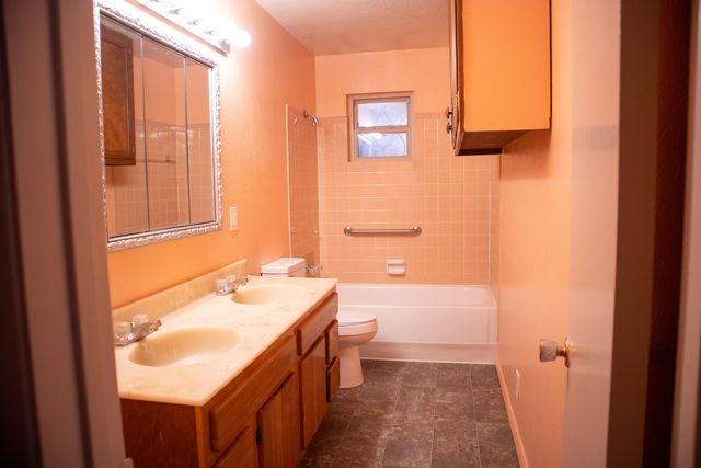 212 Garcia Street NE, Albuquerque, NM 87123