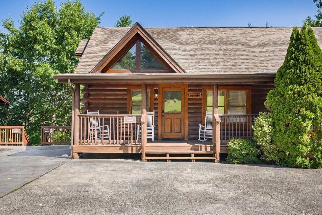 839 Golf View Blvd, Pigeon Forge, TN 37863