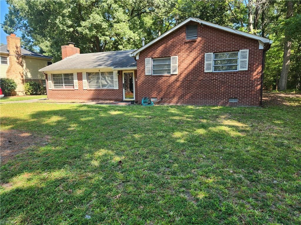 4 Dundee RD, Hampton, VA 23669
