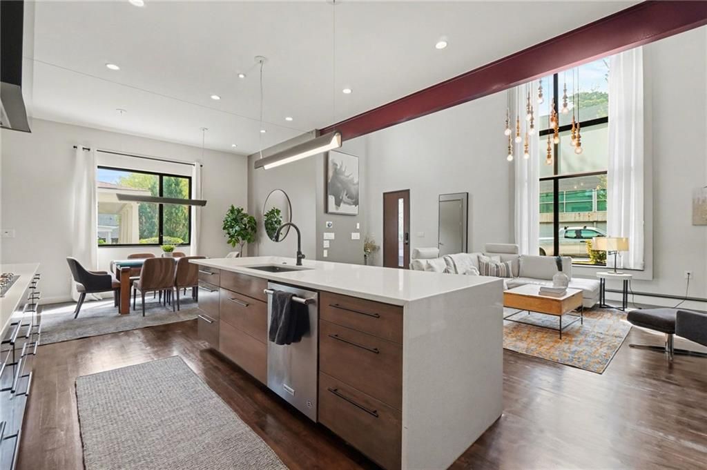 Image 9 of property listing at 504 Morgan Street NE, Atlanta, GA 30308