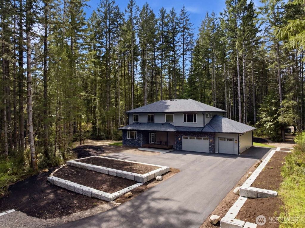 7993 Roundup Lane NW, Silverdale, WA 98383