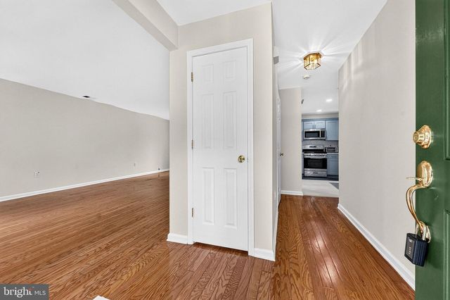 3 FOUNTAYNE LN, Lawrence Township, NJ 08648
