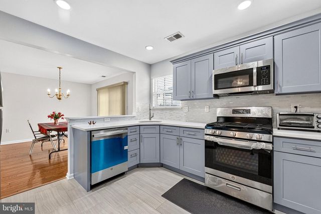 3 FOUNTAYNE LN, Lawrence Township, NJ 08648