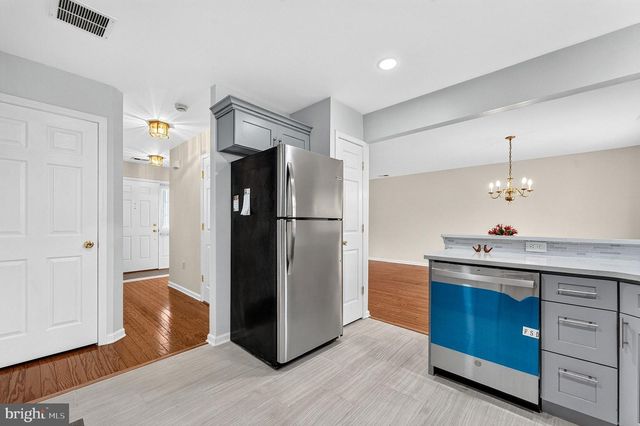 3 FOUNTAYNE LN, Lawrence Township, NJ 08648