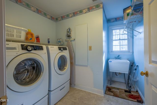 216 Cobblestone Drive, Chapel Hill, NC 27516