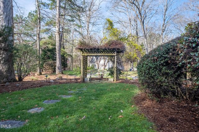 216 Cobblestone Drive, Chapel Hill, NC 27516
