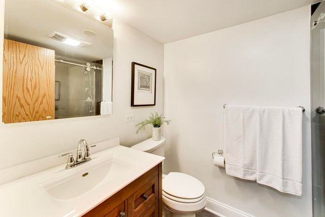 151 N Kenilworth Avenue 2G, Oak Park, IL 60301
