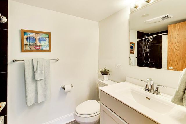 151 N Kenilworth Avenue 2G, Oak Park, IL 60301