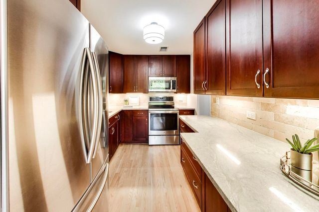 151 N Kenilworth Avenue 2G, Oak Park, IL 60301