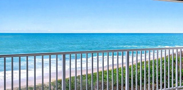 8810 S Sea Oaks Way 406, Vero Beach, FL 32963