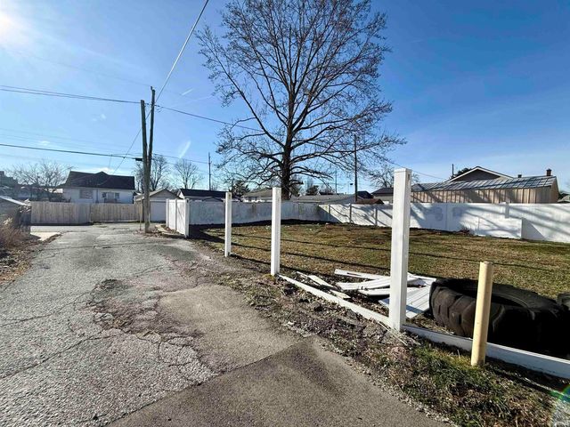 512 P Street, Bedford, IN 47421