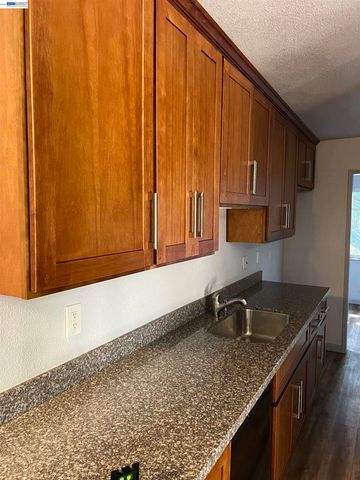 2039 D STREET, Hayward, CA 94541