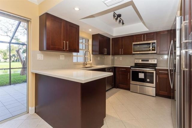5200 Lake Loop Road, Cooper City, FL 33330