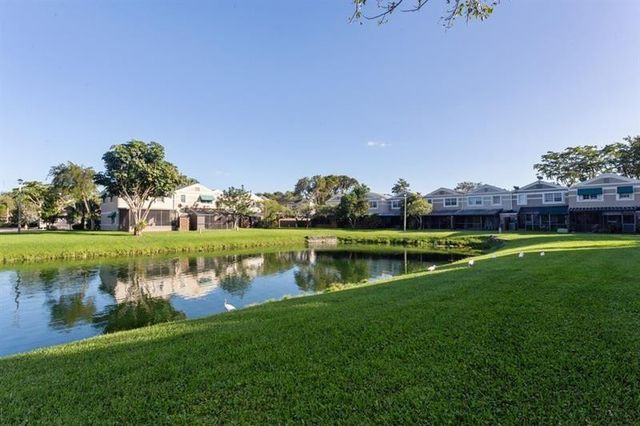 5200 Lake Loop Road, Cooper City, FL 33330