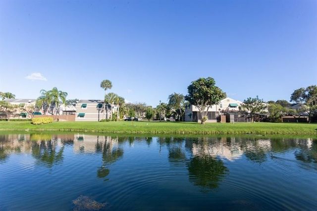 5200 Lake Loop Road, Cooper City, FL 33330