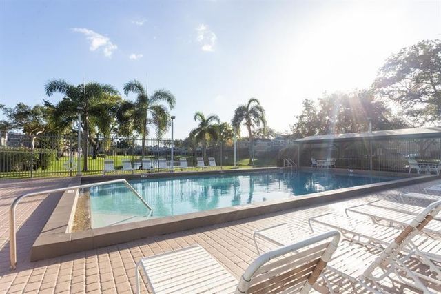 5200 Lake Loop Road, Cooper City, FL 33330
