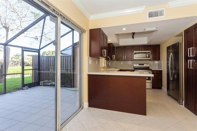 5200 Lake Loop Road, Cooper City, FL 33330