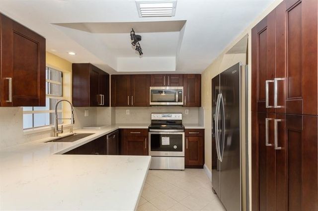 5200 Lake Loop Road, Cooper City, FL 33330