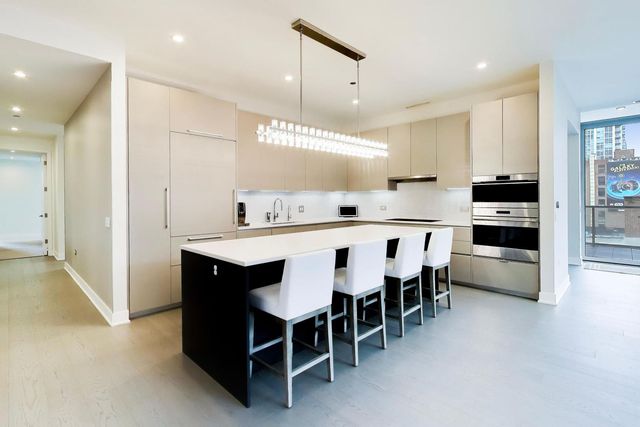 360 W Erie Street 5D, Chicago, IL 60654