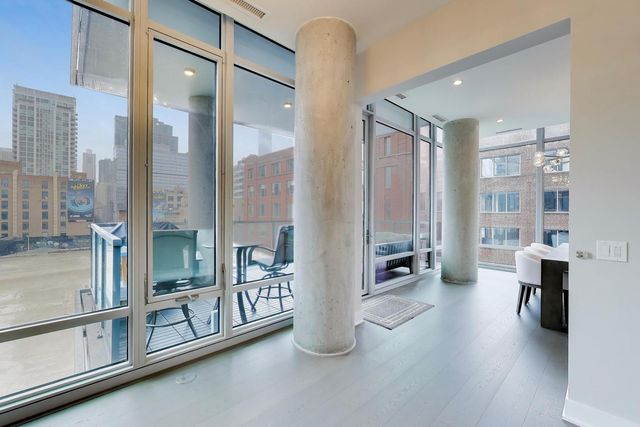 360 W Erie Street 5D, Chicago, IL 60654