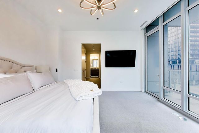 360 W Erie Street 5D, Chicago, IL 60654