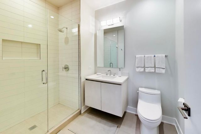 360 W Erie Street 5D, Chicago, IL 60654