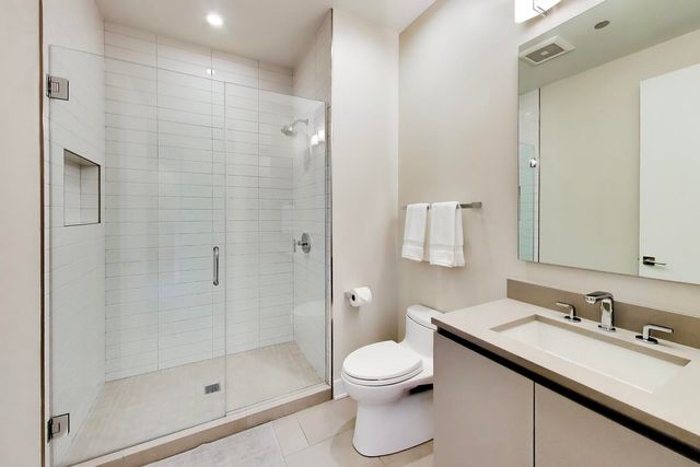 360 W Erie Street 5D, Chicago, IL 60654