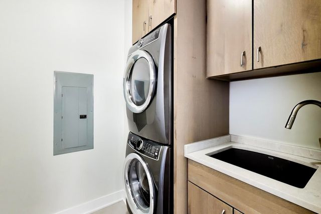 360 W Erie Street 5D, Chicago, IL 60654