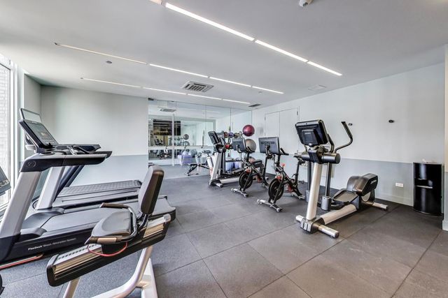 360 W Erie Street 5D, Chicago, IL 60654