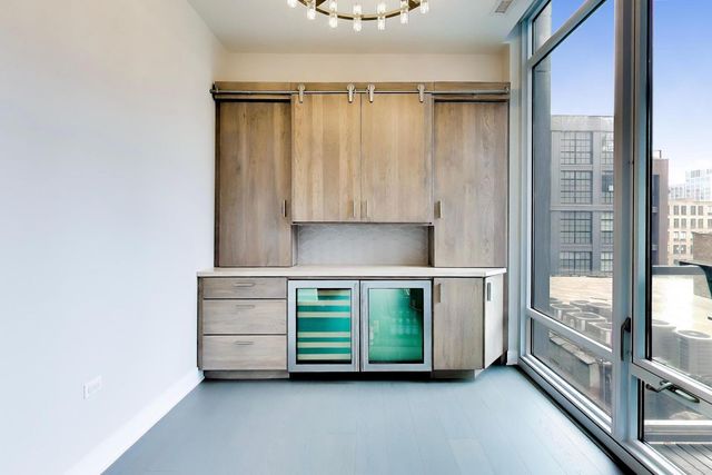 360 W Erie Street 5D, Chicago, IL 60654