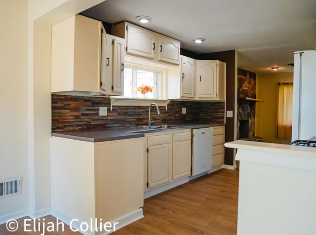9806 Belding Road NE, Rockford, MI 49341