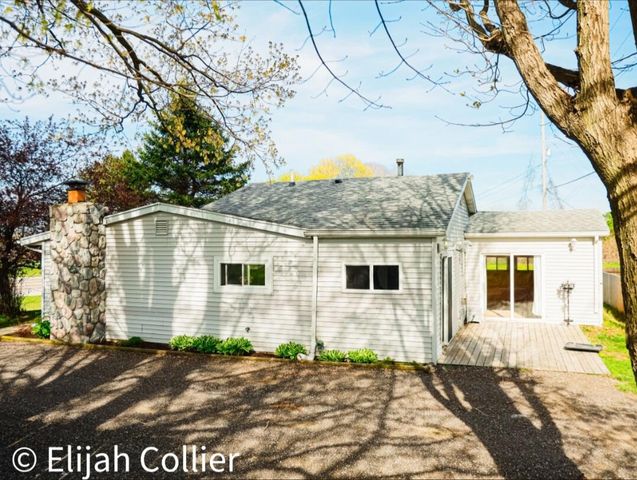 9806 Belding Road NE, Rockford, MI 49341
