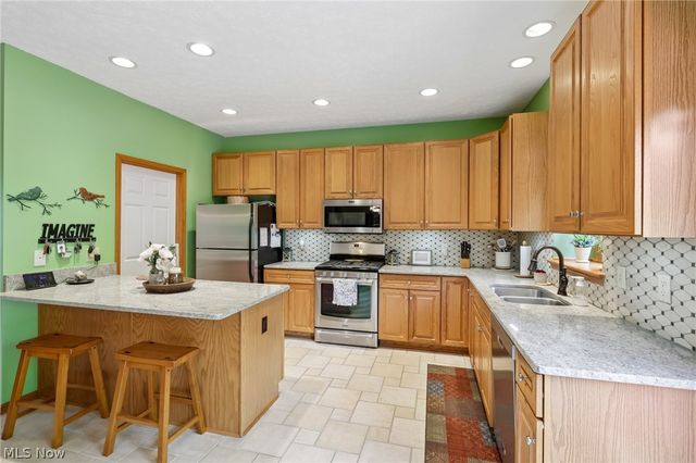 1250 Orchard Glen Drive, Amherst, OH 44001
