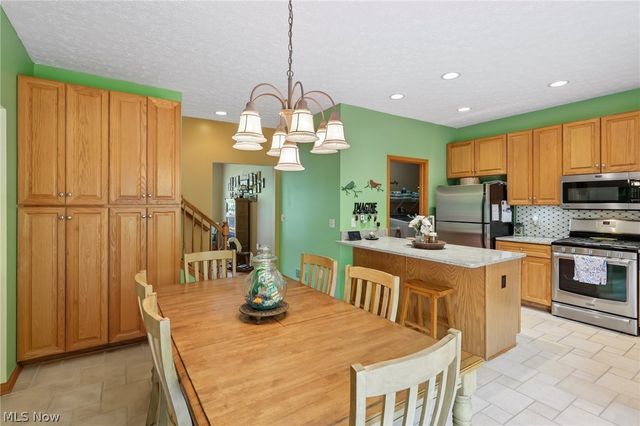 1250 Orchard Glen Drive, Amherst, OH 44001