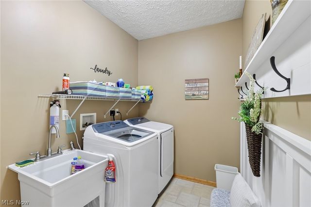 1250 Orchard Glen Drive, Amherst, OH 44001