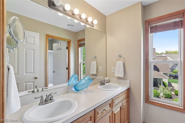 1250 Orchard Glen Drive, Amherst, OH 44001