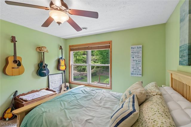1250 Orchard Glen Drive, Amherst, OH 44001