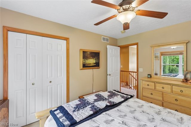 1250 Orchard Glen Drive, Amherst, OH 44001