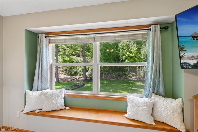 1250 Orchard Glen Drive, Amherst, OH 44001