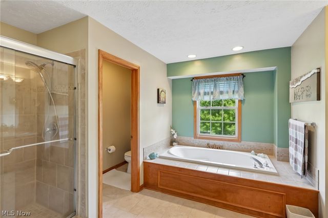 1250 Orchard Glen Drive, Amherst, OH 44001